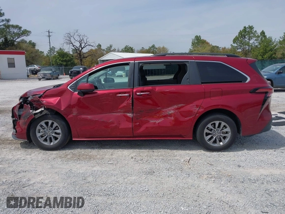 2022 Toyota Sienna XLE with VIN 5TDJRKEC4NS096888, listed as a IAAI auction lot 41901904 with 56,952 mi miles. Bid and sale history available at carsss.com. Image 14.