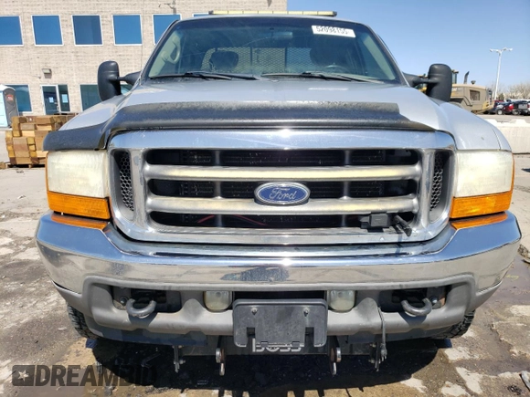 2001 Ford F-250 XL with VIN 1FTNX21F11ED05348, listed as a Copart auction lot 52098155 with 217,678 mi miles and Salvage Title. Bid and sale history available at DreamBid. Image 5.