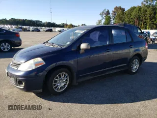 2010 Nissan Versa S z VIN 3N1BC1AP2AL373937, wystawiony jako Copart lot #75763304 z przebiegiem 317 274 mil mil oraz Szkoda całkowita • Salvage title. Historia ofert i sprzedaży dostępna na DreamBid. Obrazek 1.