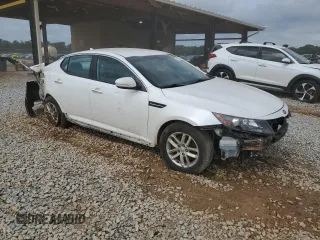 2013 Kia Optima LX z VIN KNAGM4A76D5372356, wystawiony jako Copart lot #57652125 z przebiegiem Nie podano mil oraz Szkoda całkowita • Salvage title. Historia ofert i sprzedaży dostępna na DreamBid. Obrazek 4.