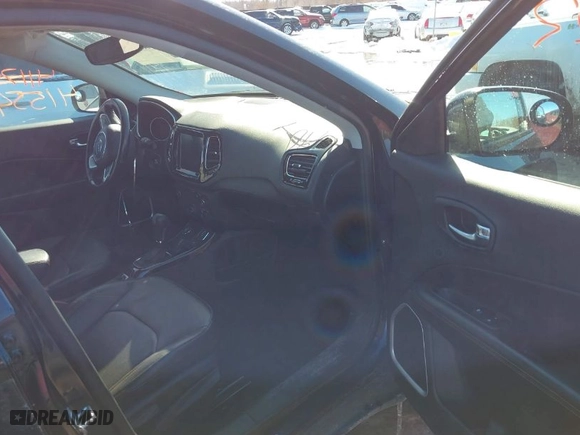 2020 Jeep Compass Limited with VIN 3C4NJDCB2LT164526, listed as a IAAI auction lot 41554242 with 117,449 mi miles. Bid and sale history available at carsss.com. Image 5.