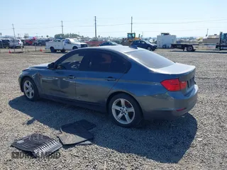2014 BMW 3 Series 328i z VIN WBA3C1C58EK107050, wystawiony jako IAAI lot #42141433 z przebiegiem Nie podano mil oraz . Historia ofert i sprzedaży dostępna na DreamBid. Obrazek 3.