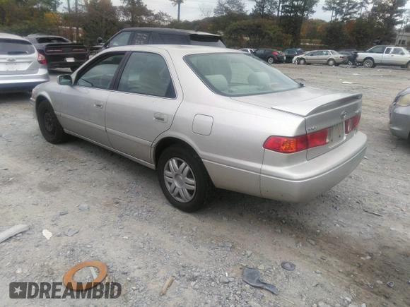 2001 Toyota Camry CE z VIN 4T1BG22K11U803209, wystawiony jako IAAI lot #40770527 z przebiegiem 210 611 mil mil oraz . Historia ofert i sprzedaży dostępna na DreamBid. Obrazek 3.
