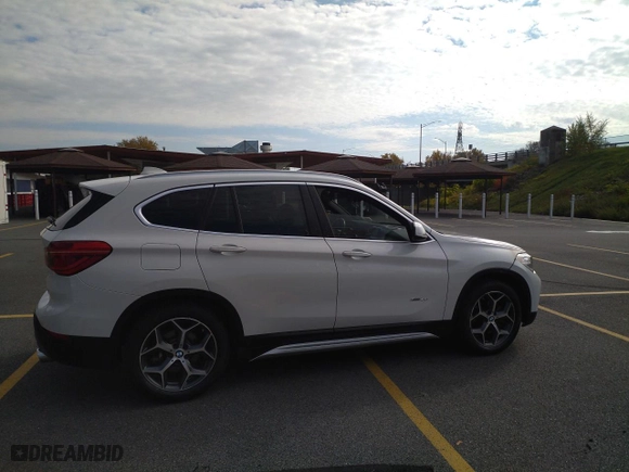 2016 BMW X1 xDrive28i with VIN WBXHT3C3XGP880243, listed as a Copart auction lot 54556895 with 57,200 mi miles and Clean Title. Bid and sale history available at carsss.com. Image 4.