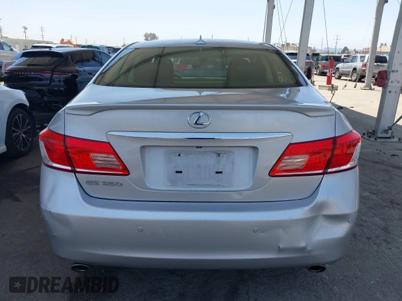 2012 Lexus ES 330 z VIN JTHBK1EGXC2495247, wystawiony jako IAAI lot #42398001 z przebiegiem 135 058 mil mil oraz . Historia ofert i sprzedaży dostępna na DreamBid. Obrazek 17.