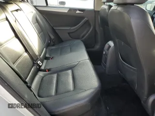 2013 Volkswagen Jetta SE с VIN 3VWDP7AJ1DM251929, выставлен на аукционе Copart как лот 53448185 с пробегом 272 882 миль миль и Списание • Salvage title. История ставок и продаж доступна на DreamBid. Изображение 10.
