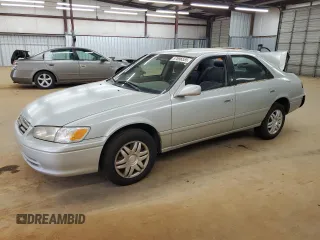 2000 Toyota Camry CE z VIN 4T1BG22KXYU002515, wystawiony jako Copart lot #57896555 z przebiegiem 250 692 mil mil oraz Szkoda całkowita • Salvage title. Historia ofert i sprzedaży dostępna na DreamBid. Obrazek 1.