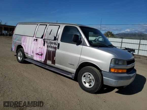 2005 Chevrolet Express Passenger with VIN 1GAHG39U851114716, listed as a Copart auction lot 49903085 with 148,670 mi miles and Clean title. Bid and sale history available at DreamBid. Image 4.