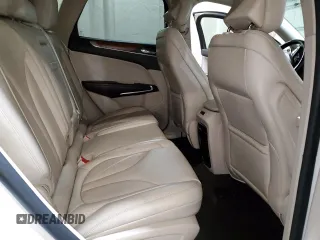 2019 Lincoln MKC Select z VIN 5LMCJ2D9XKUL26052, wystawiony jako Copart lot #54118395 z przebiegiem 66 335 mil mil oraz Szkoda całkowita • Salvage title. Historia ofert i sprzedaży dostępna na DreamBid. Obrazek 11.