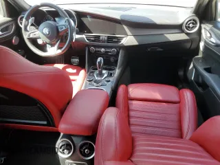2022 Alfa Romeo Giulia Veloce z VIN ZARFAMBN6N7657347, wystawiony jako Copart lot #52584765 z przebiegiem 63 783 mil mil oraz Nie do naprawy. Historia ofert i sprzedaży dostępna na DreamBid. Obrazek 8.