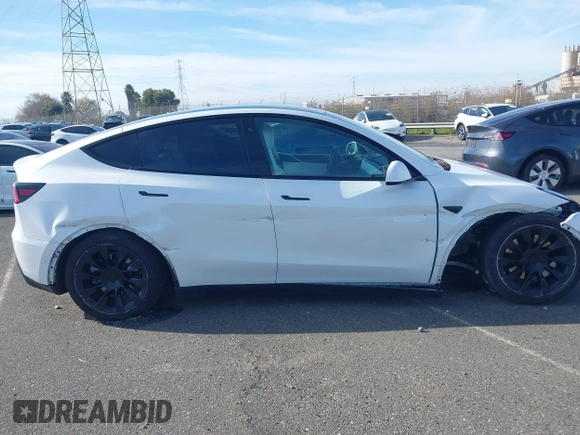 2021 Tesla Model Y Standard Range z VIN 5YJYGDED4MF123311, wystawiony jako IAAI lot #41200519 z przebiegiem 70 190 mil mil oraz . Historia ofert i sprzedaży dostępna na DreamBid. Obrazek 13.