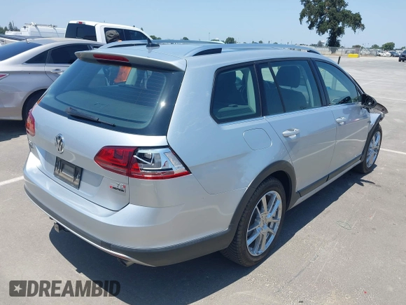 2017 Volkswagen Golf S z VIN 3VWH17AU7HM530336, wystawiony jako IAAI lot #42454700 z przebiegiem 60 208 mil mil oraz . Historia ofert i sprzedaży dostępna na DreamBid. Obrazek 4.
