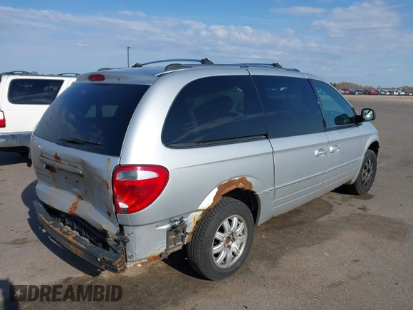 2005 Chrysler Town & Country Limited with VIN 2C8GP64L45R338921, listed as a IAAI auction lot 42105691 with 288,600 mi miles. Bid and sale history available at carsss.com. Image 4.