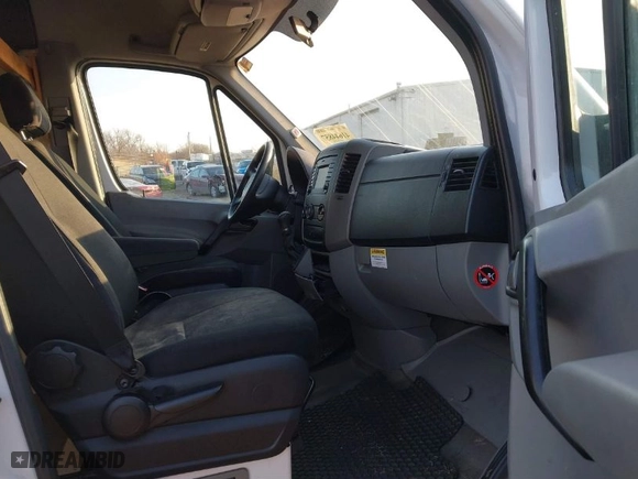 2015 Mercedes-Benz Sprinter Cargo Vans EXT with VIN WD3PE8DCXFP113015, listed as a IAAI auction lot 41644857 with 257,509 mi miles. Bid and sale history available at carsss.com. Image 5.