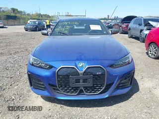2024 BMW i4 M50 z VIN WBY33AW09RFS60679, wystawiony jako IAAI lot #41983706 z przebiegiem 2665 mil mil oraz . Historia ofert i sprzedaży dostępna na DreamBid. Obrazek 12.