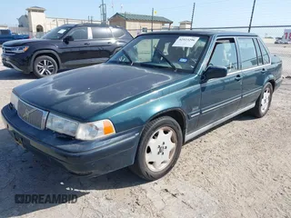 1995 Volvo 960 z VIN YV1KS9617S1061294, wystawiony jako IAAI lot #42523296 z przebiegiem 251 774 mil mil oraz . Historia ofert i sprzedaży dostępna na DreamBid. Obrazek 2.