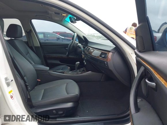 2008 BMW 3 Series 328i with VIN WBAVA37518NL53526, listed as a IAAI auction lot 41956298 with 208,586 mi miles and . Bid and sale history available at DreamBid. Image 5.