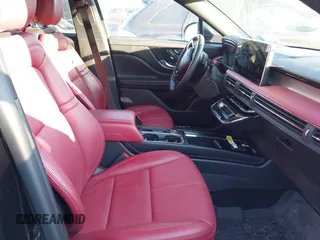 2024 Lincoln Corsair Grand Touring z VIN 5LMTJ5DZ0RUL17257, wystawiony jako IAAI lot #41634865 z przebiegiem 8 124 mil mil oraz . Historia ofert i sprzedaży dostępna na DreamBid. Obrazek 5.