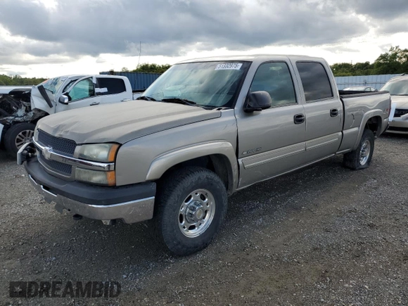 2003 Chevrolet Silverado 1500HD LS z VIN 1GCGK13U63F131030, wystawiony jako Copart lot #51332975 z przebiegiem 219 366 mil mil oraz Szkoda całkowita • Salvage title. Historia ofert i sprzedaży dostępna na DreamBid. Obrazek 1.