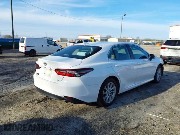 2024 Toyota Camry LE z VIN 4T1C11AK3RU879043, wystawiony jako IAAI lot #41601018 z przebiegiem 38 442 mil mil oraz . Historia ofert i sprzedaży dostępna na DreamBid. Obrazek 4.