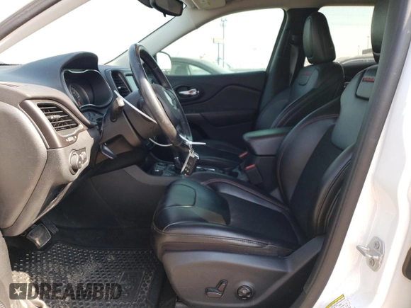 2020 Jeep Cherokee Trailhawk Elite z VIN 1C4PJMBN3LD537812, wystawiony jako Copart lot #73635994 z przebiegiem 43 496 mil mil oraz Czysty tytuł • Clean title. Historia ofert i sprzedaży dostępna na DreamBid. Obrazek 7.