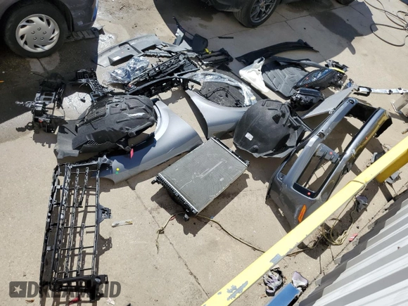 2024 Porsche Cayenne z VIN WP1AA2AY0RDA11814, wystawiony jako Copart lot #45279905 z przebiegiem 4 497 mil mil oraz Szkoda całkowita • Salvage title. Historia ofert i sprzedaży dostępna na DreamBid. Obrazek 13.
