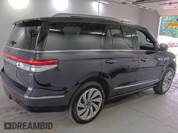2022 Lincoln Navigator Reserve with VIN 5LMJJ2LT1NEL15170, listed as a IAAI auction lot 42832728 with 45,470 mi miles and . Bid and sale history available at DreamBid. Image 21.