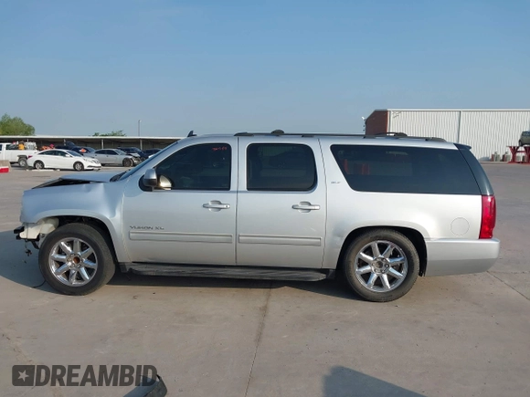 2014 GMC Yukon XL SLT with VIN 1GKS1KE09ER230704, listed as a IAAI auction lot 42046847 with 85,381 mi miles. Bid and sale history available at carsss.com. Image 15.