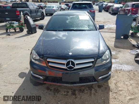2012 Mercedes-Benz C 250 z VIN WDDGJ4HB3CF784139, wystawiony jako IAAI lot #41958981 z przebiegiem 130 628 mil mil oraz . Historia ofert i sprzedaży dostępna na DreamBid. Obrazek 6.