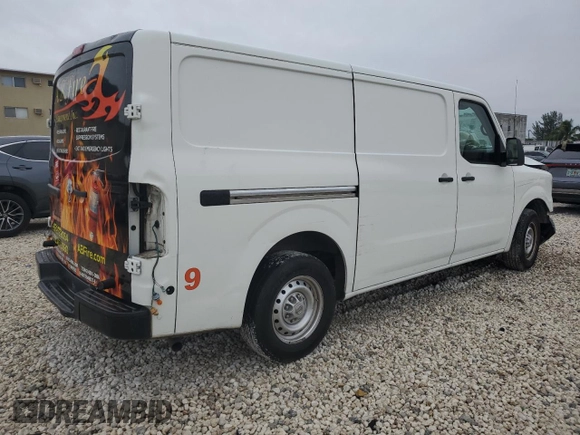 2019 Nissan NV Cargo S z VIN 1N6BF0KM6KN801803, wystawiony jako Copart lot #88928045 z przebiegiem 128 547 mil mil oraz Nie do naprawy • Non repairable. Historia ofert i sprzedaży dostępna na DreamBid. Obrazek 3.