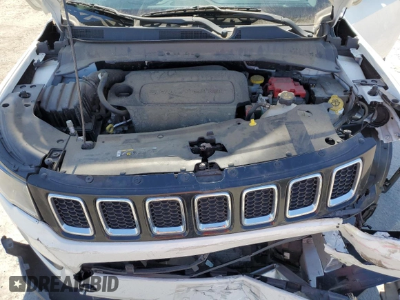 2021 Jeep Compass Altitude z VIN 3C4NJCBB4MT571230, wystawiony jako Copart lot #49747365 z przebiegiem 63 392 mil mil oraz Szkoda całkowita • Salvage title. Historia ofert i sprzedaży dostępna na DreamBid. Obrazek 14.