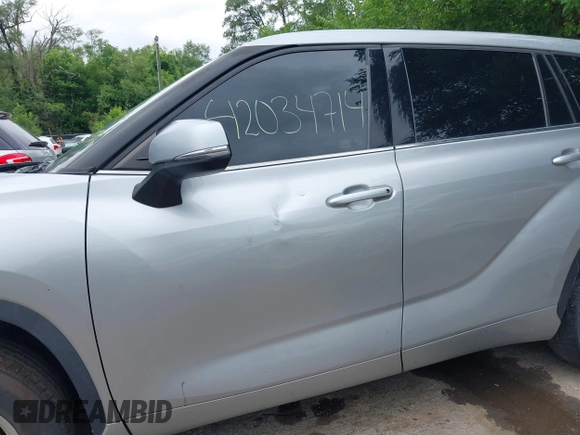 2020 Toyota Highlander LE with VIN 5TDZZRAH6LS027761, listed as a IAAI auction lot 42034714 with 90,546 mi miles and . Bid and sale history available at DreamBid. Image 6.