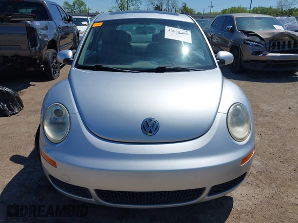 2008 Volkswagen New Beetle Coupe S with VIN 3VWRW31C88M509260, listed as a IAAI auction lot 42032305 with 122,760 mi miles. Bid and sale history available at carsss.com. Image 12.