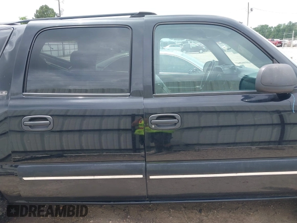 2001 Chevrolet Suburban LS z VIN 3GNEC16T71G254622, wystawiony jako IAAI lot #42115442 z przebiegiem Nie podano mil oraz . Historia ofert i sprzedaży dostępna na DreamBid. Obrazek 14.