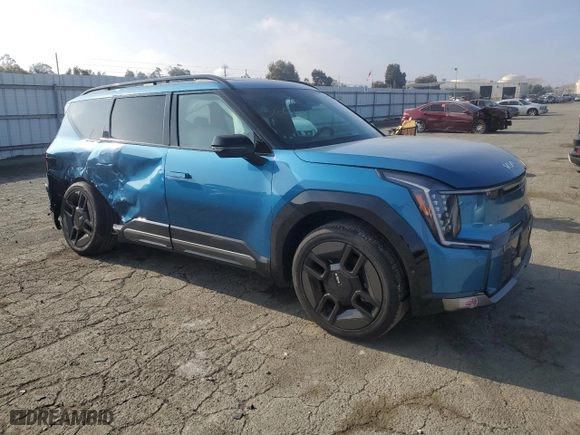 2024 Kia EV9 GT-Line with VIN KNDAEFS51R6030362, listed as a Copart auction lot 84470744 with 2,593 mi miles and Salvage Title. Bid and sale history available at carsss.com. Image 4.