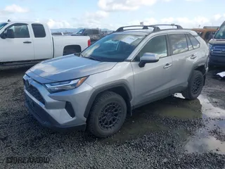2022 Toyota RAV4 XLE with VIN 2T3P1RFV3NC266202, listed as a IAAI auction lot 41702818 with 62,043 mi miles. Bid and sale history available at carsss.com. Image 18.