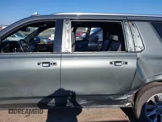 2023 Chevrolet Suburban Premier z VIN 1GNSKFKD9PR278771, wystawiony jako IAAI lot #42198380 z przebiegiem 55 359 mil mil oraz . Historia ofert i sprzedaży dostępna na DreamBid. Obrazek 14.