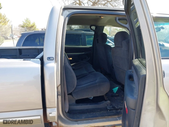 2002 Chevrolet Silverado 2500HD LS with VIN 1GCHK23U82F237150, listed as a IAAI auction lot 41918083 with 173,724 mi miles. Bid and sale history available at carsss.com. Image 8.