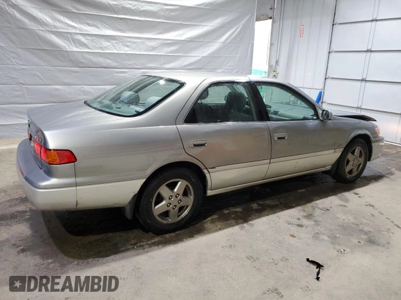 2001 Toyota Camry CE z VIN JT2BG28K810573972, wystawiony jako Copart lot #51733485 z przebiegiem 143 665 mil mil oraz Szkoda całkowita • Salvage title. Historia ofert i sprzedaży dostępna na DreamBid. Obrazek 3.