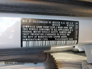 2018 Volkswagen Beetle S z VIN 3VW5DAAT8JM517356, wystawiony jako Copart lot #52709705 z przebiegiem 36 437 mil mil oraz Szkoda całkowita • Salvage title. Historia ofert i sprzedaży dostępna na DreamBid. Obrazek 13.