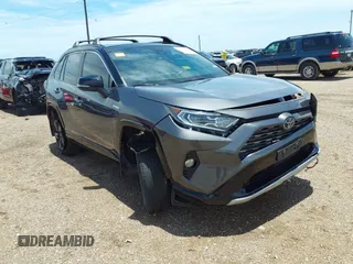 2021 Toyota RAV4 Hybrid XSE z VIN 2T3E6RFV8MW024270, wystawiony jako IAAI lot #42483014 z przebiegiem 29 925 mil mil oraz . Historia ofert i sprzedaży dostępna na DreamBid. Obrazek 1.
