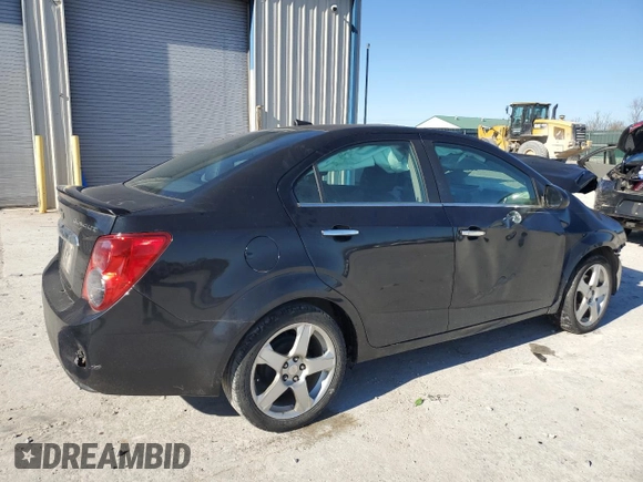 2013 Chevrolet Sonic LTZ z VIN 1G1JE5SH5D4121345, wystawiony jako Copart lot #83672124 z przebiegiem 109 428 mil mil oraz Szkoda całkowita • Salvage title. Historia ofert i sprzedaży dostępna na DreamBid. Obrazek 3.