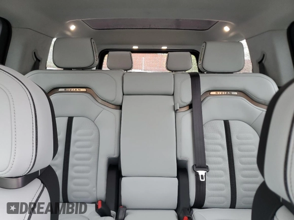 2023 Rivian R1S Adventure z VIN 7PDSGABA1PN009442, wystawiony jako Copart lot #55835815 z przebiegiem 28 048 mil mil oraz Szkody całkowita. Historia ofert i sprzedaży dostępna na DreamBid. Obrazek 10.