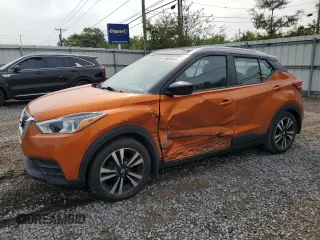 2019 Nissan Kicks S z VIN 3N1CP5CU1KL478764, wystawiony jako Copart lot #59604645 z przebiegiem 81 626 mil mil oraz Szkoda całkowita • Salvage title. Historia ofert i sprzedaży dostępna na DreamBid. Obrazek 1.
