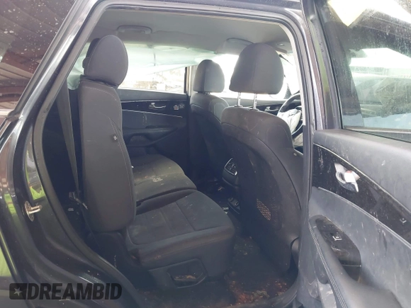 2019 Kia Sorento LX z VIN 5XYPGDA32KG439966, wystawiony jako IAAI lot #42046846 z przebiegiem 101 592 mil mil oraz . Historia ofert i sprzedaży dostępna na DreamBid. Obrazek 8.