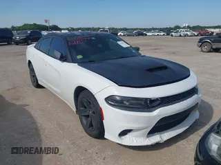 2015 Dodge Charger SXT z VIN 2C3CDXHG6FH789680, wystawiony jako IAAI lot #42268339 z przebiegiem 101 590 mil mil oraz . Historia ofert i sprzedaży dostępna na DreamBid. Obrazek 1.