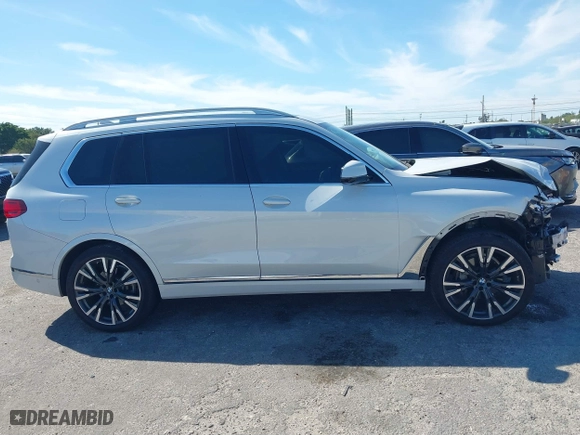 2020 BMW X7 xDrive40i with VIN 5UXCW2C00L9A03002, listed as a IAAI auction lot 41856130 with 33,713 mi miles. Bid and sale history available at carsss.com. Image 14.