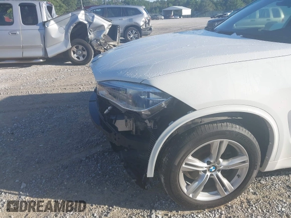 2015 BMW X5 xDrive35i z VIN 5UXKR0C5XF0P00041, wystawiony jako IAAI lot #42291641 z przebiegiem 73 109 mil mil oraz . Historia ofert i sprzedaży dostępna na DreamBid. Obrazek 6.