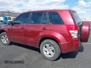 2008 Suzuki Grand Vitara w/Spare & Cargo Covers z VIN JS3TD941084101215, wystawiony jako IAAI lot #42154547 z przebiegiem 141 851 mil mil oraz . Historia ofert i sprzedaży dostępna na DreamBid. Obrazek 6.