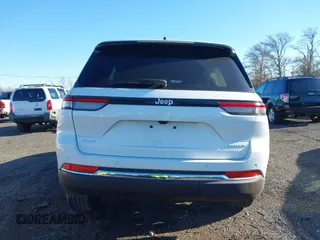 2024 Jeep Grand Cherokee Limited z VIN 1C4RJHBG2RC230115, wystawiony jako IAAI lot #41071409 z przebiegiem 4711 mil mil oraz . Historia ofert i sprzedaży dostępna na DreamBid. Obrazek 16.